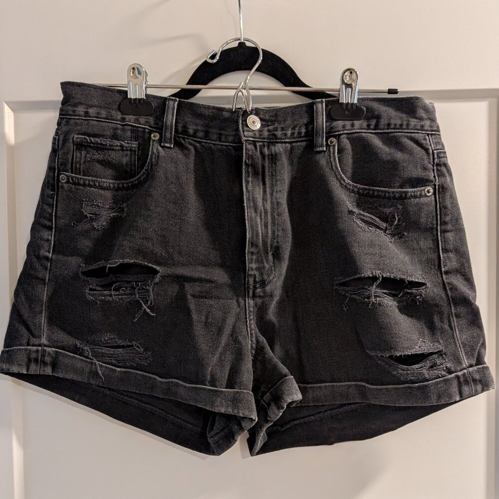 American Eagle Black Slightly Distressed Mom Shorts